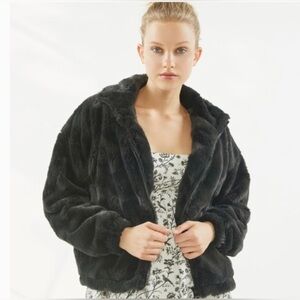 Urban Outfitter Black
Chevron Faux Fur Jacket size Small